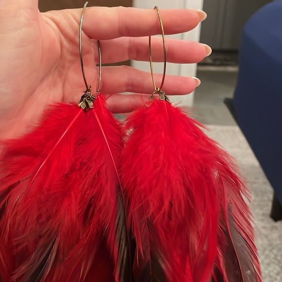 Red Feather 🪶 earrings - Picture 2 of 3